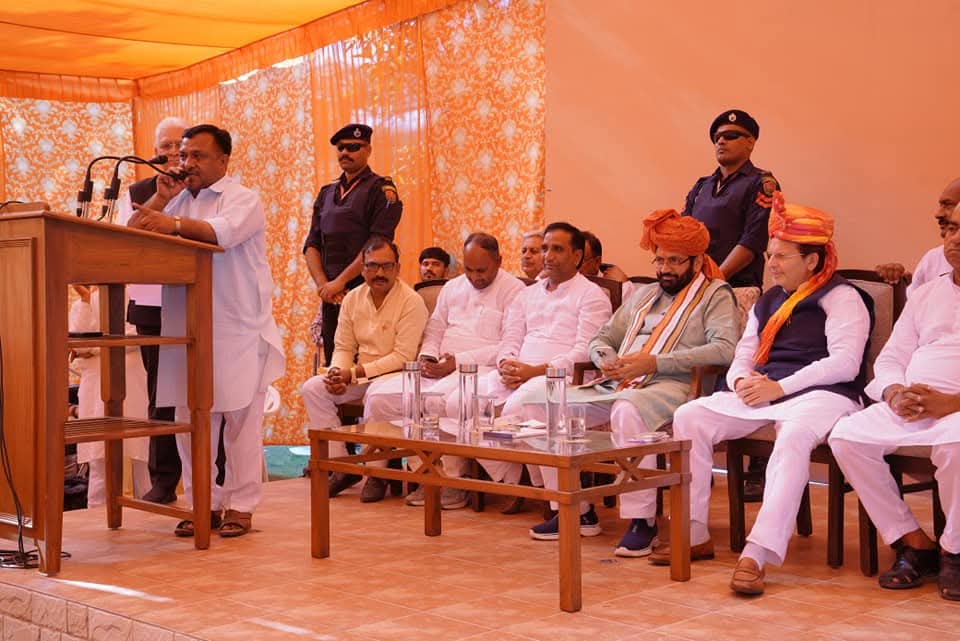 श्री बंसी लाल बोहर (प्रवक्ता, डूम समाज कल्याण सभा - DSKKS) मंच पर
